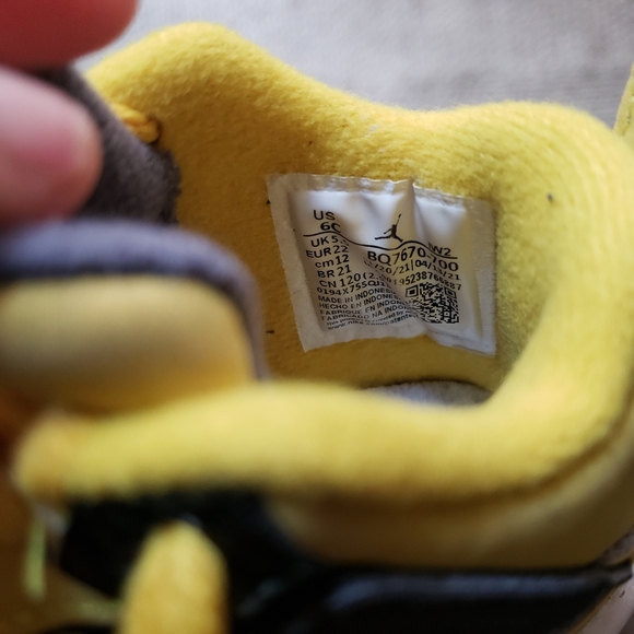 Nike Air Jordan 4 Retro Lightning Sz 6C 2021 - Picture 5 of 5